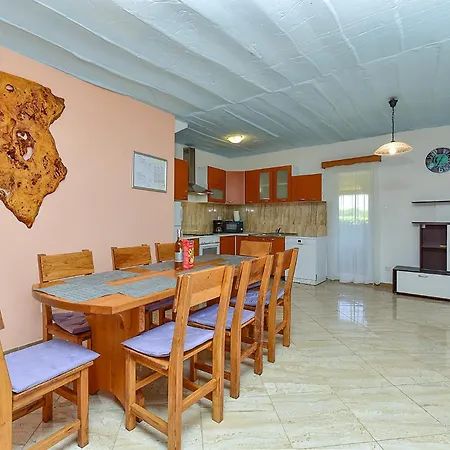 House Lucano 2424 Cere
