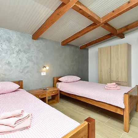 House Lucano 2424