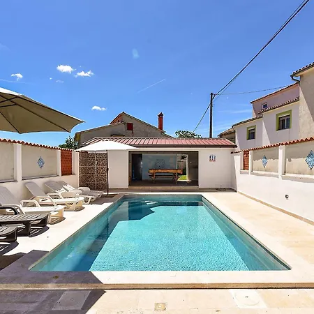 House Lucano 2424