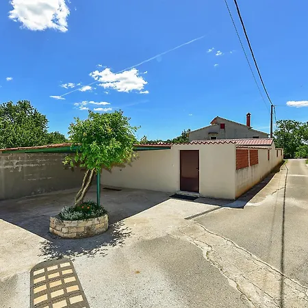 House Lucano 2424 * Cere